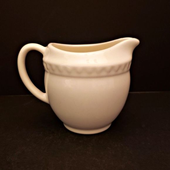 Gail Pittman Creamer Cream Pitcher Southern Living Hospitality Ivory Discontinue - Picture 1 of 12